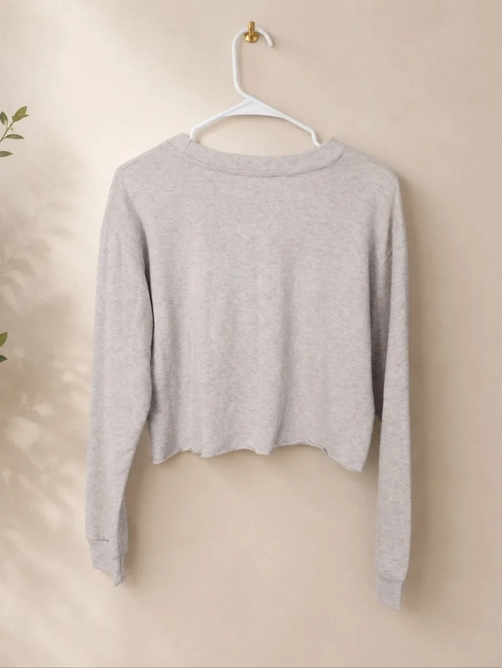 Disneys Lion King Hakuna Matata Cropped Gray Sweatshirt - Juniors Large - Picture 3 of 6